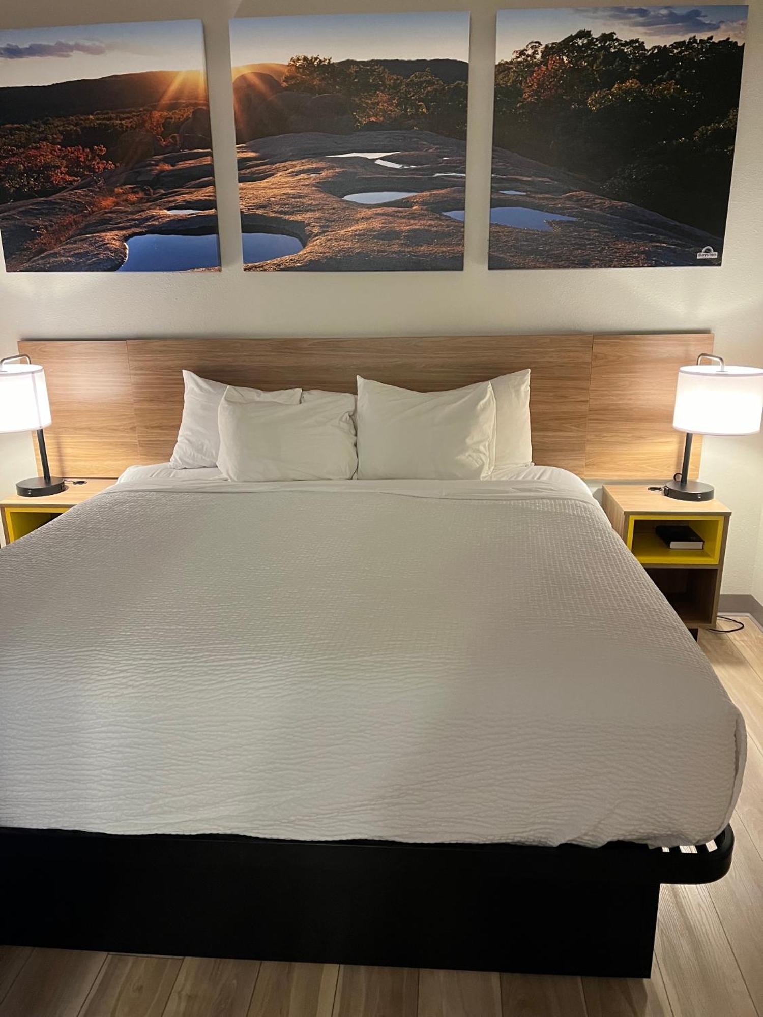 Days Inn By Wyndham Hutchinson Extérieur photo