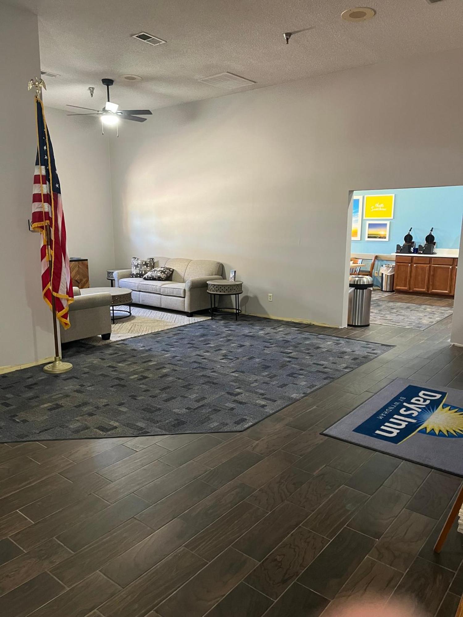 Days Inn By Wyndham Hutchinson Extérieur photo