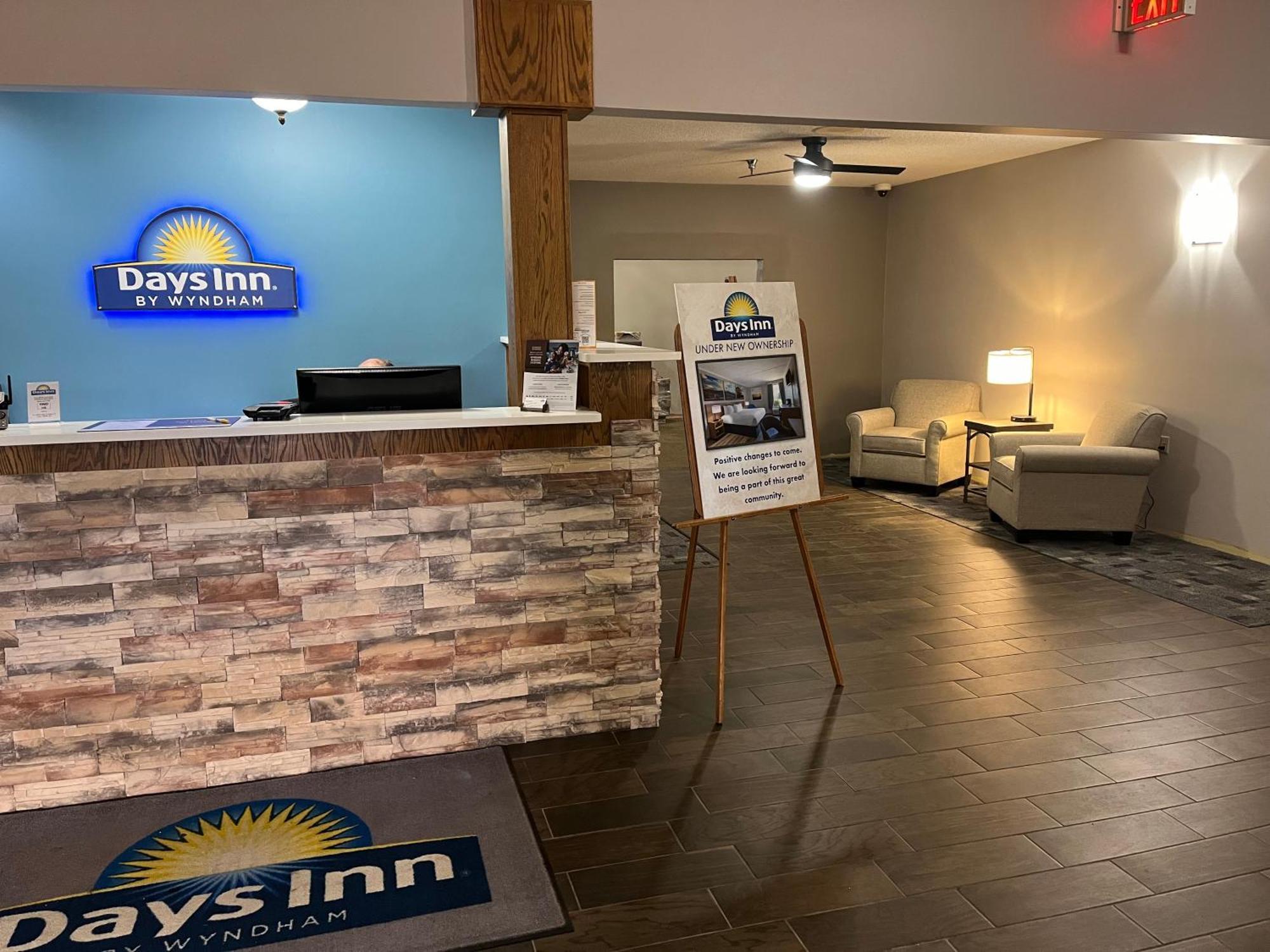 Days Inn By Wyndham Hutchinson Extérieur photo