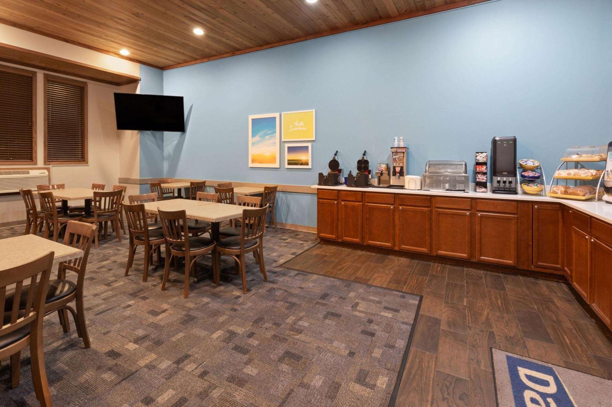 Days Inn By Wyndham Hutchinson Extérieur photo